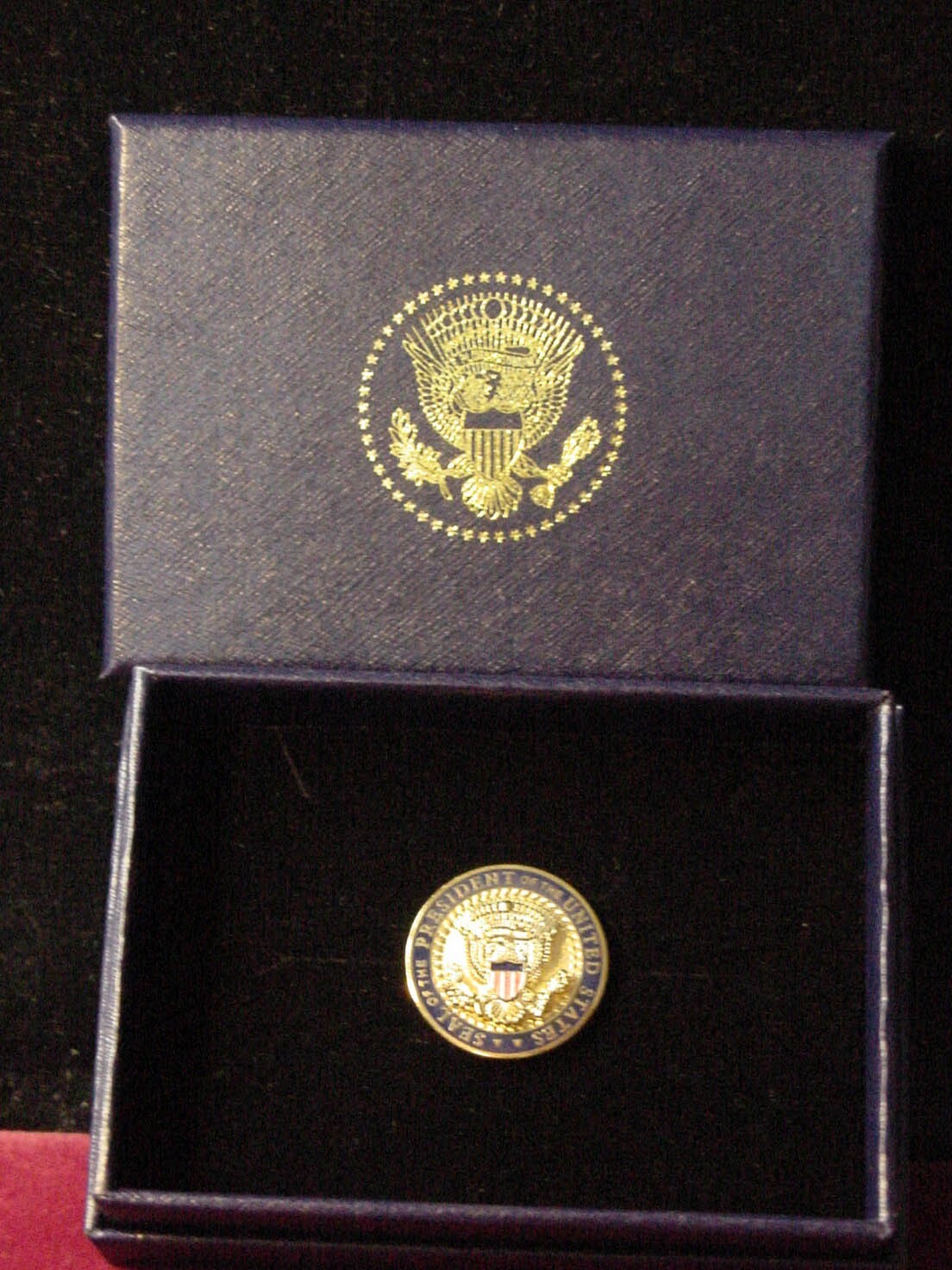 President Donald Trump Official issued white house staff Lapel Pin.Free Shipping