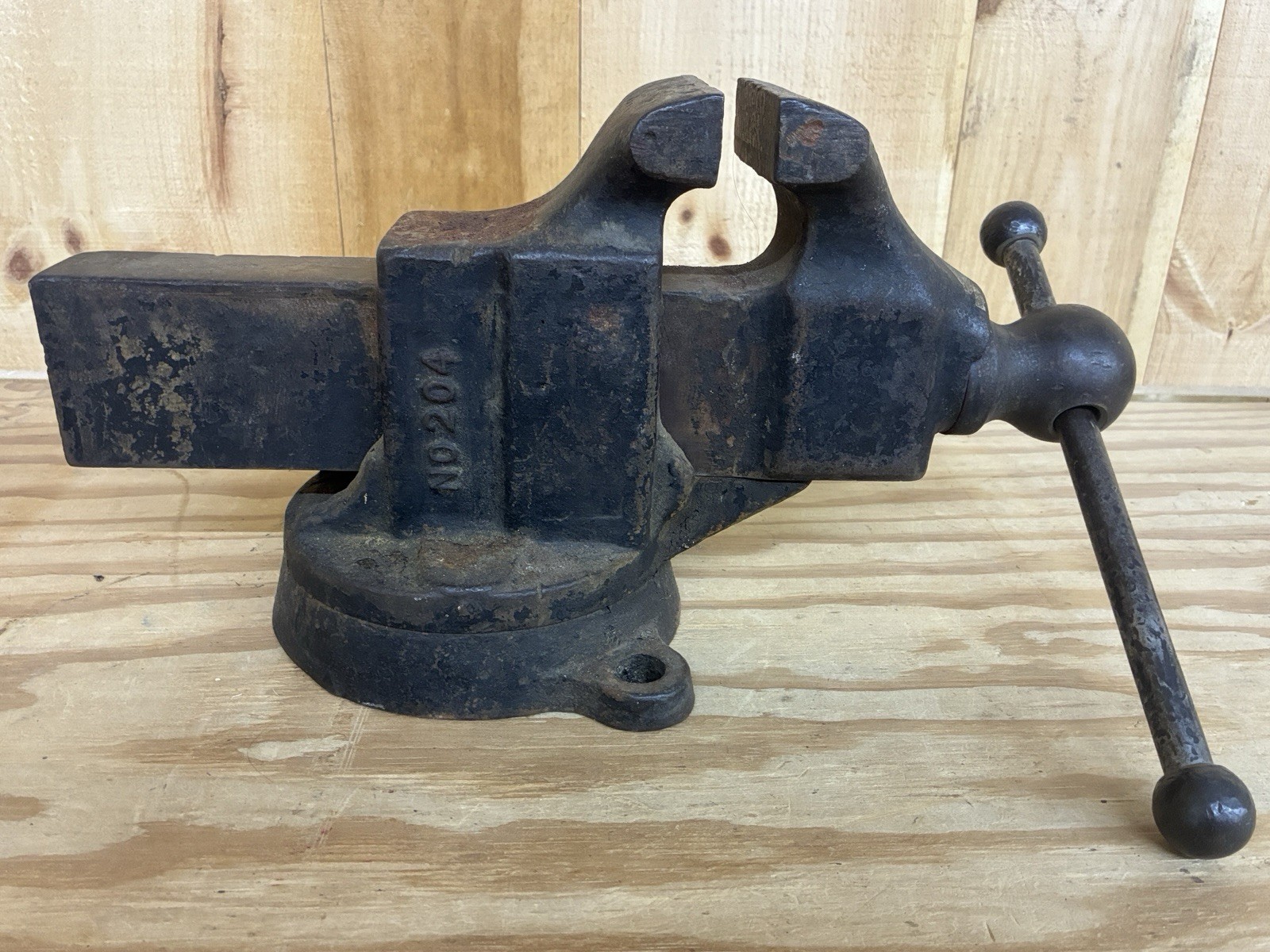Vintage Reed Mfg. Co. Erie, PA #204 Bench Vise With Swivel Base