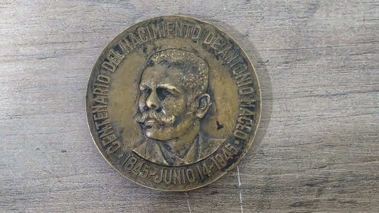 RARE UNSEEN MEDAL VINTAGE General ANTONIO MACEO Homage SPAN AM WAR 1945