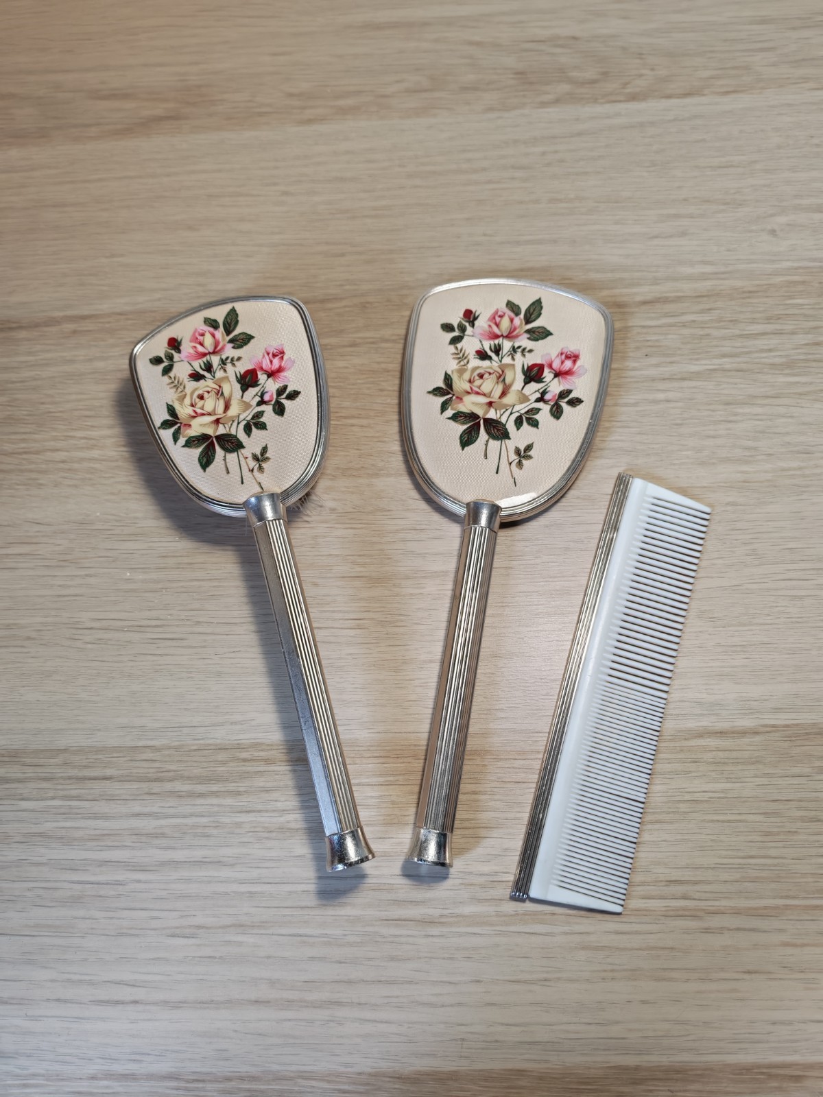 Vanity Trio Set Handheld Mirror Brush Comb Floral Beauty Vintage VTG Film Prop Vanity Trio Set Handheld Mirror Brush Comb Floral Beauty Vintage VTG Film Prop