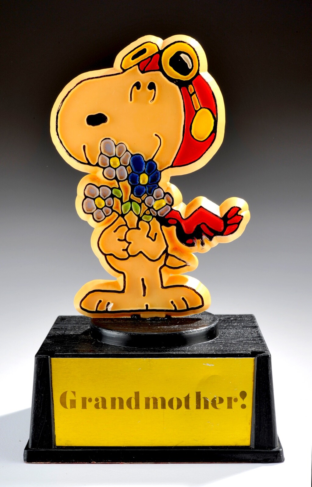 Vintage 1965 Peanuts Snoopy With Flowers Trophy Vintage 1965 Peanuts Snoopy With Flowers Trophy