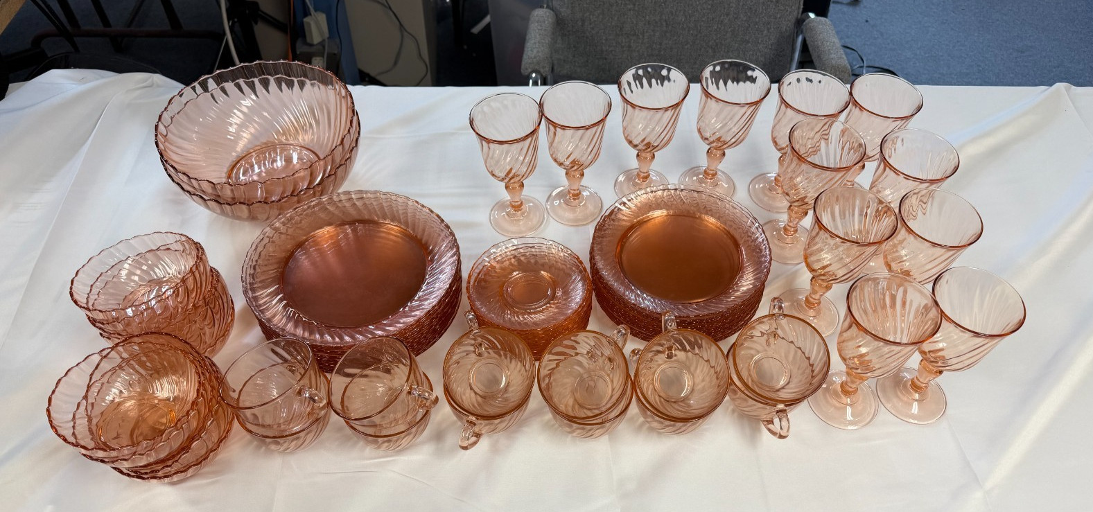 Vintage Arcoroc France Pink Swirl 74-Piece Dinnerware COMPLETE service for 12 Vintage Arcoroc France Pink Swirl 74-Piece Dinnerware COMPLETE service for 12