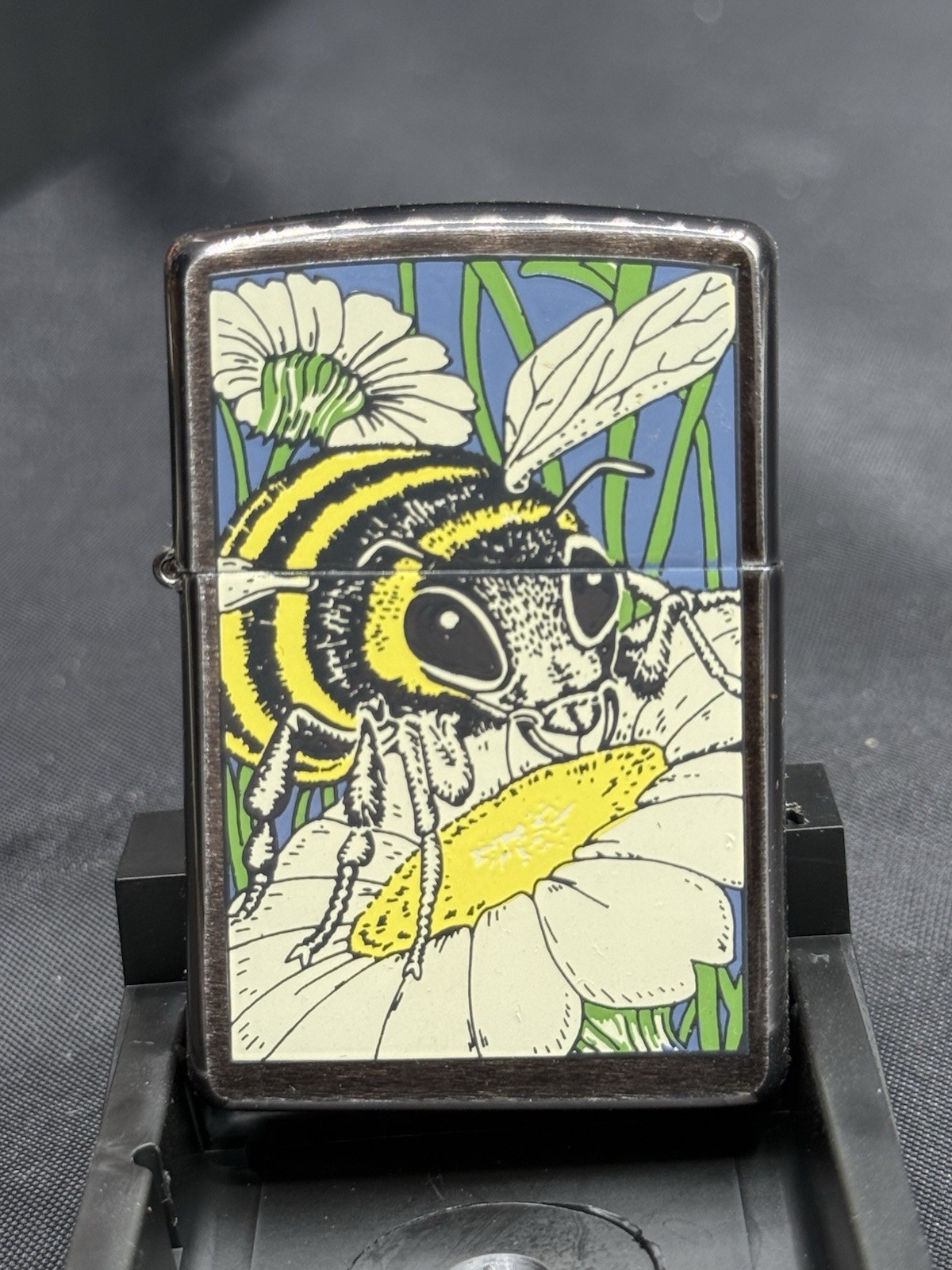 ZIPPO BARRETT SMYTHE BEE LIGHTER 1994 MINT IN PLASTIC BLACK BOX UNFIRED