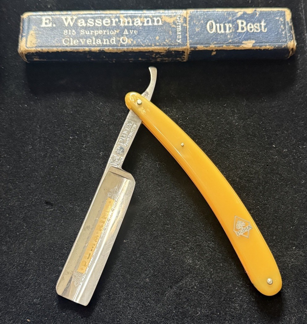 Vintage PUMA Ring No 76 Solingen Germany Straight Razor Etched Coffin Box (R31)