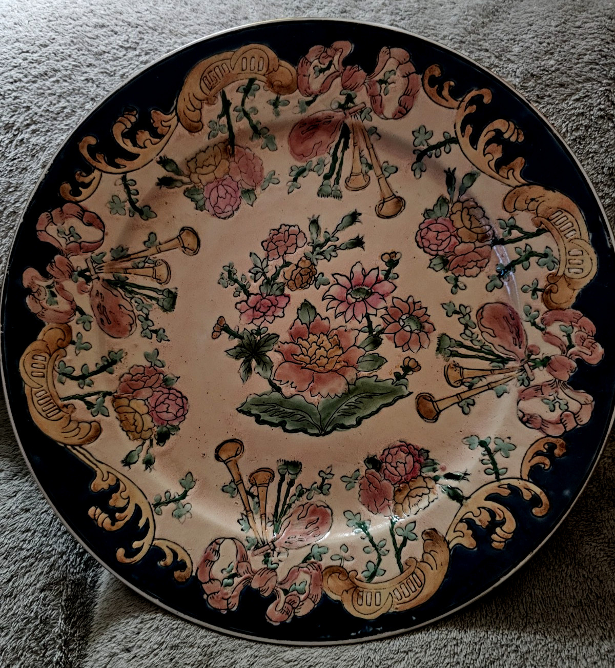 Porcelain H.F.P. MACAU TOYO Decorative Plate 11.75 Porcelain H.F.P. MACAU TOYO Decorative Plate 11.75