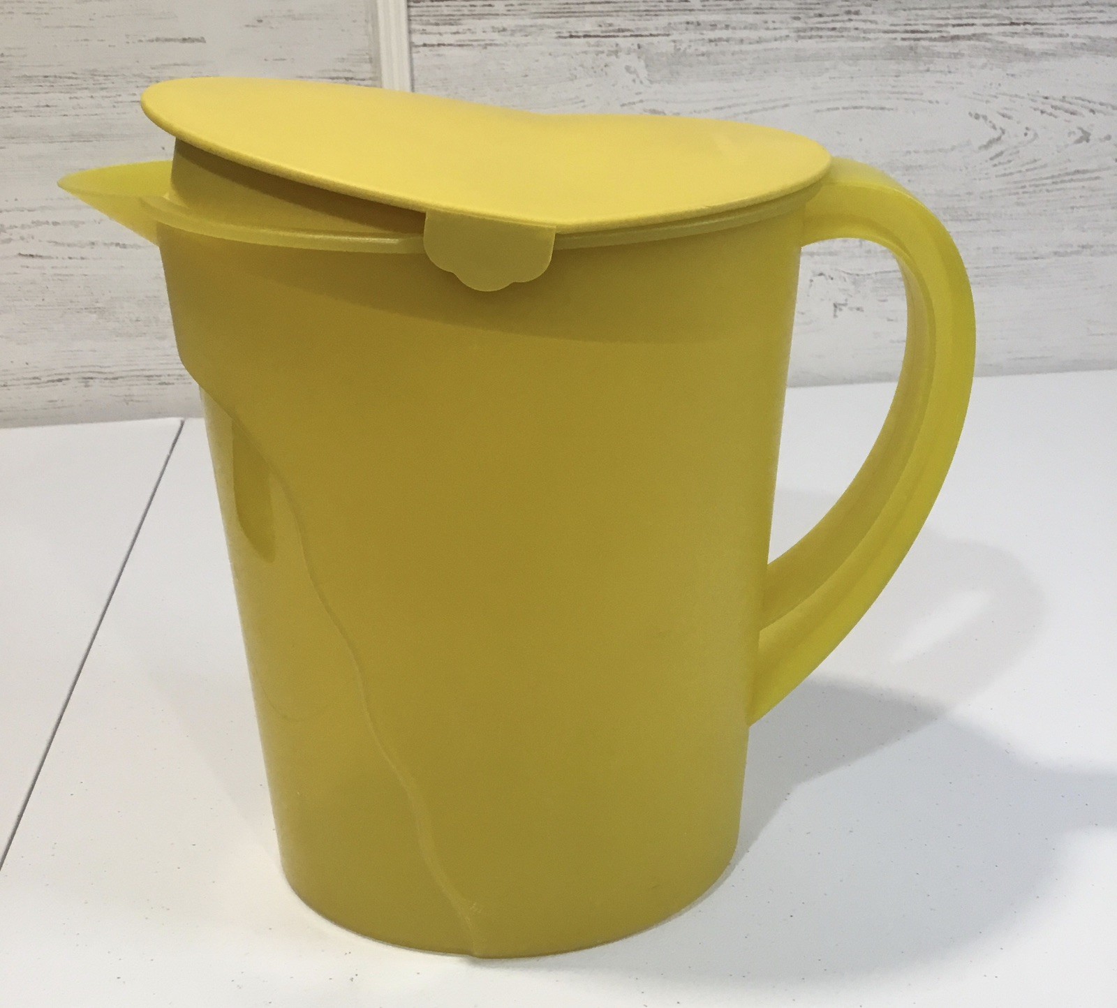 Vintage Tupperware Jumbo Expression Pitcher 1 Gallon 3.7L Sunflower Color