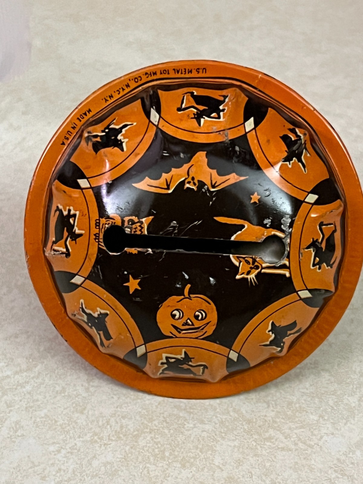Vintage U.S. Metal 1950\'s Tin Lithograph Round Noisemaker:  Witches/Bat/Cat/Pump