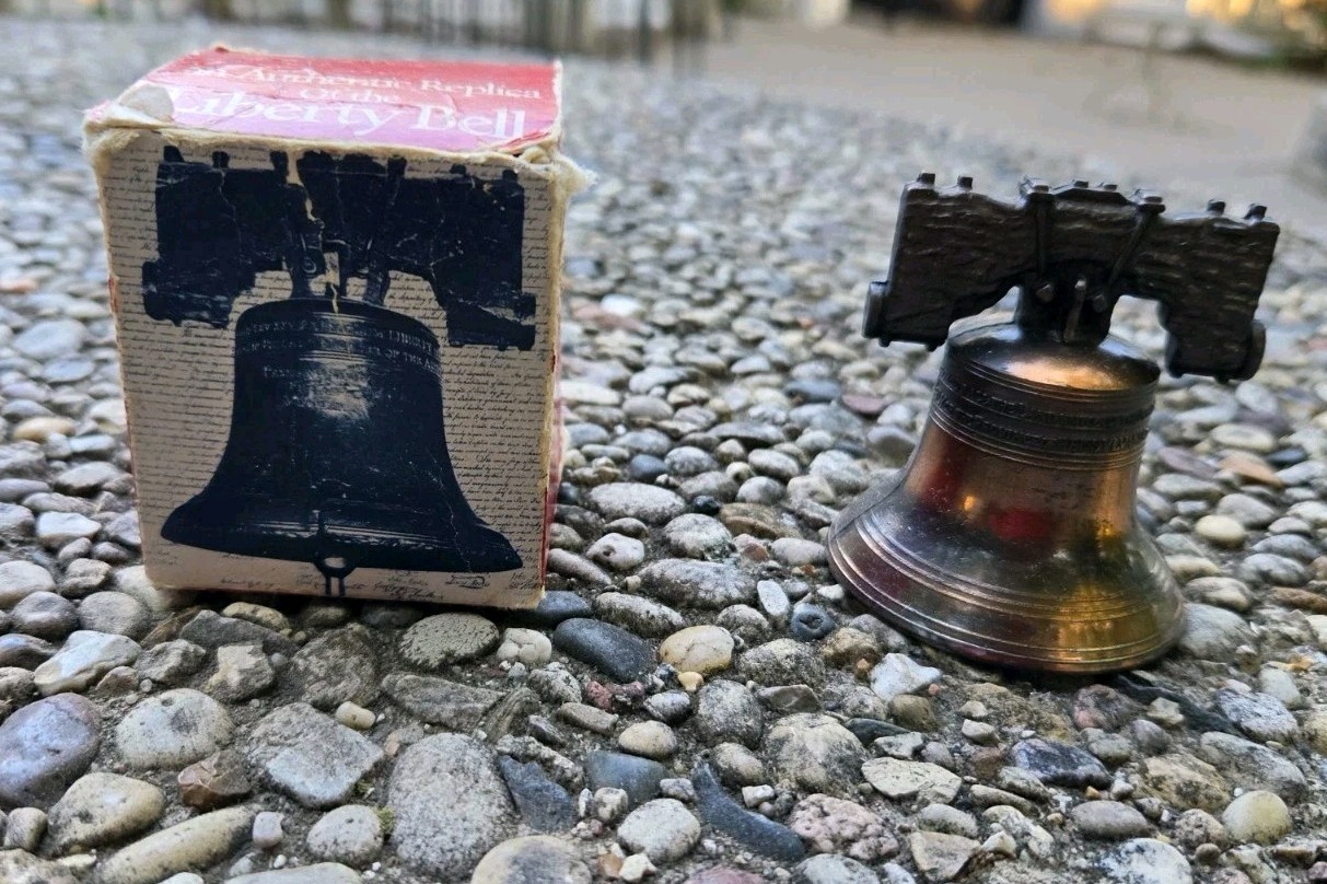 Authentic Replica of the Liberty Bell Vintage 1975 Historical Souvenir Co VTG70s Authentic Replica of the Liberty Bell Vintage 1975 Historical Souvenir Co VTG70s