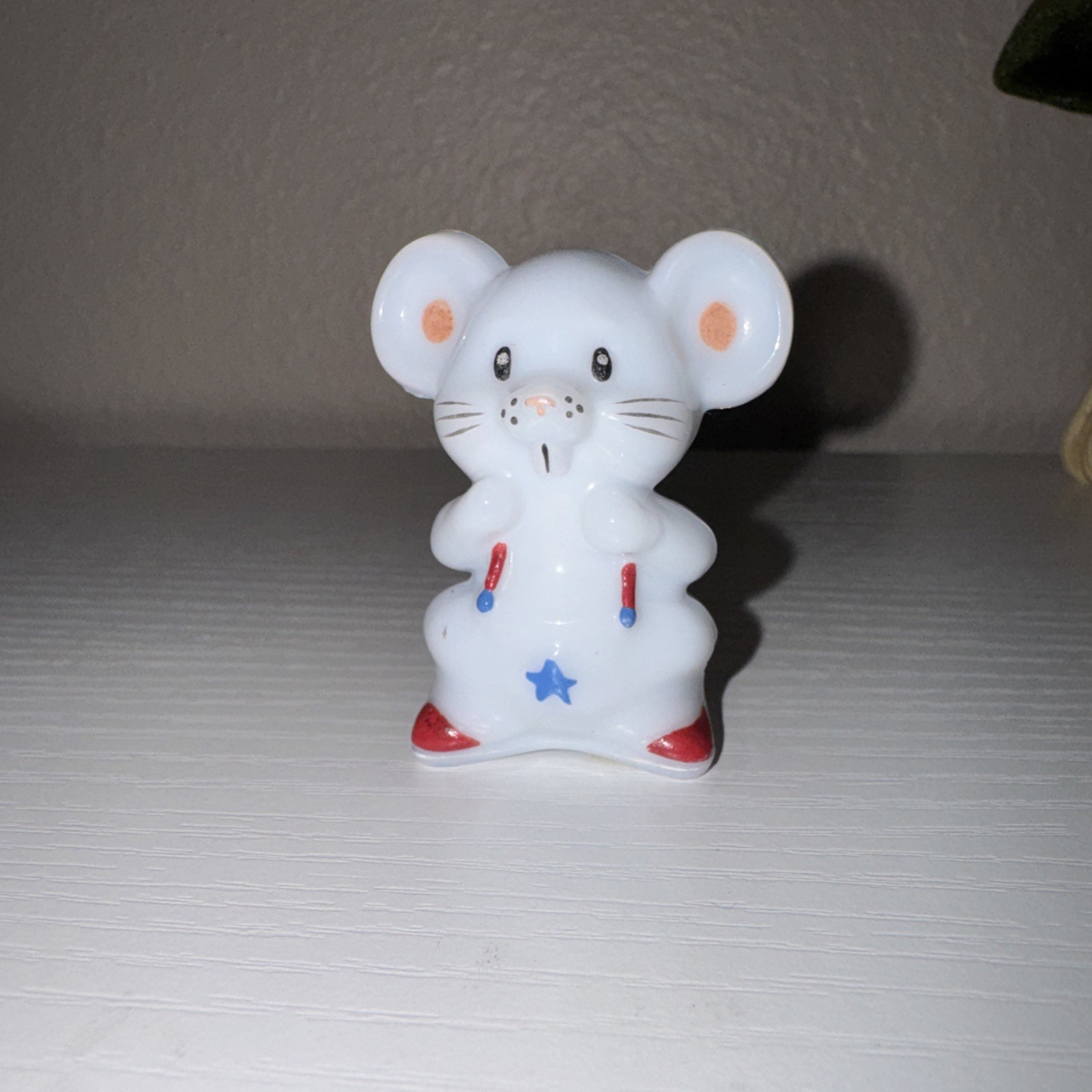 Boyd Art Glass Star-Spangled Banner Willie Mouse Hand Painted Perfect Condition