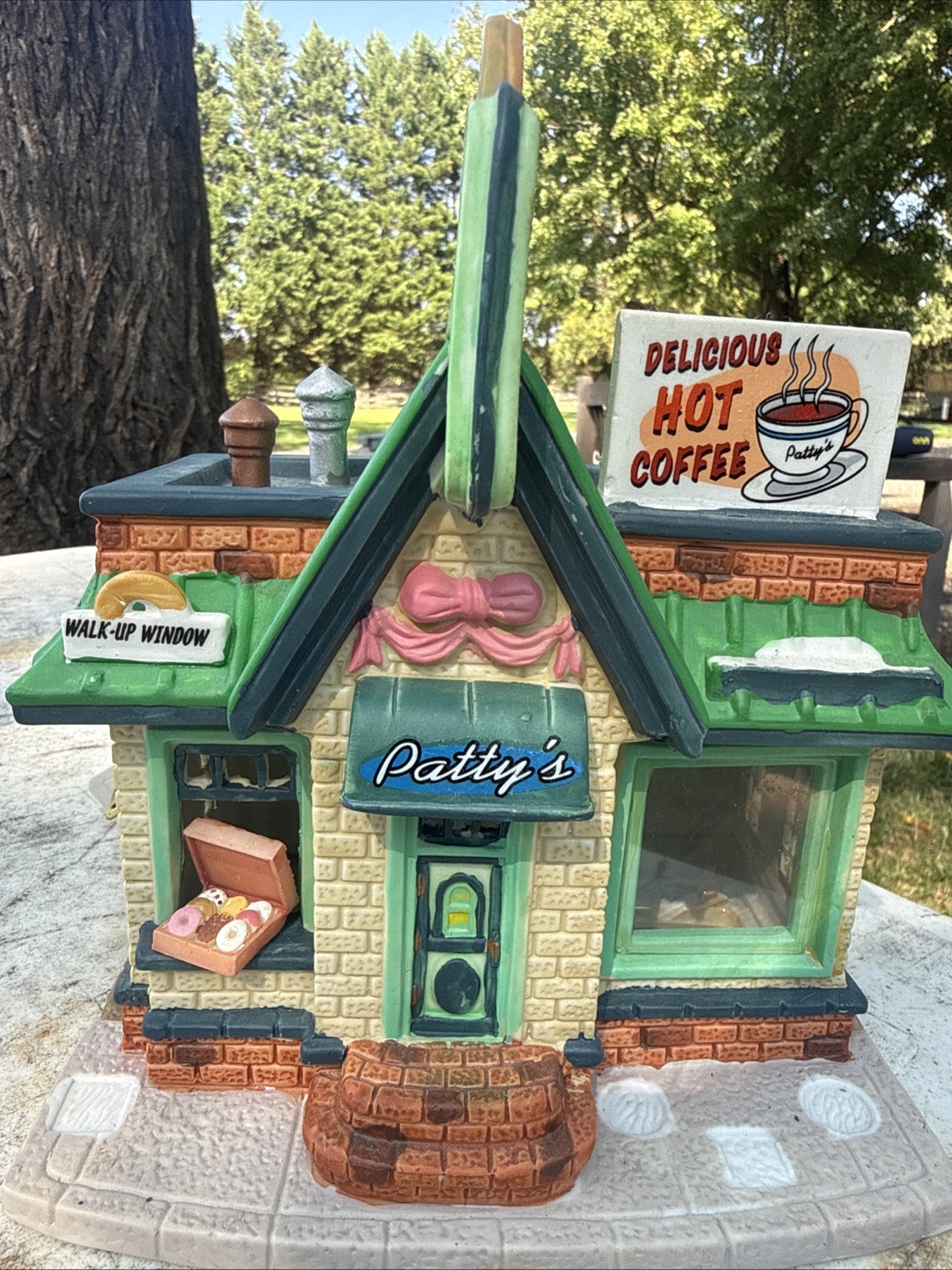 Lemax Vail Village - Patty\'s Donuts Lemax Vail Village - Patty\'s Donuts