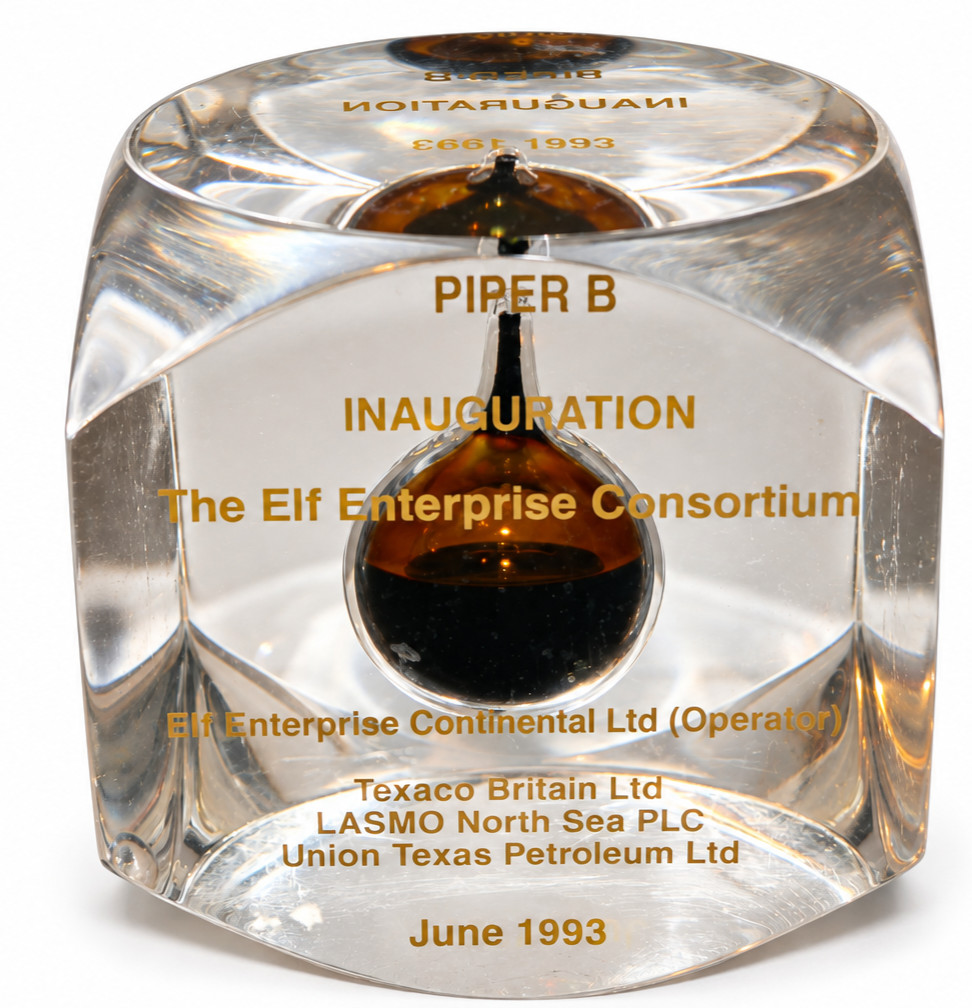 Vintage 1993 Piper B North Sea Oil Drop Platform Inauguration Paperweight  - Elf