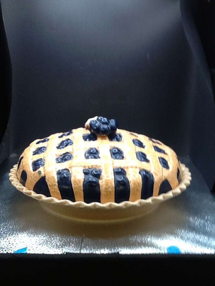 VTG Universal Trumps Corp Ceramic Blueberry Pie Dish Keeper Lid & Recipe 11\