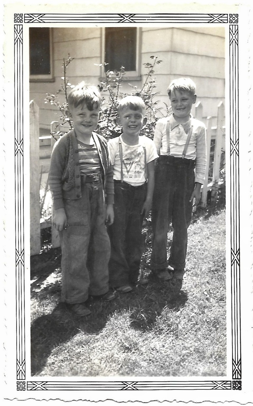 Vintage Old 1940s Photo of Happy CUTE LITTLE BOYS Friends Wearing Suspenders ⭐