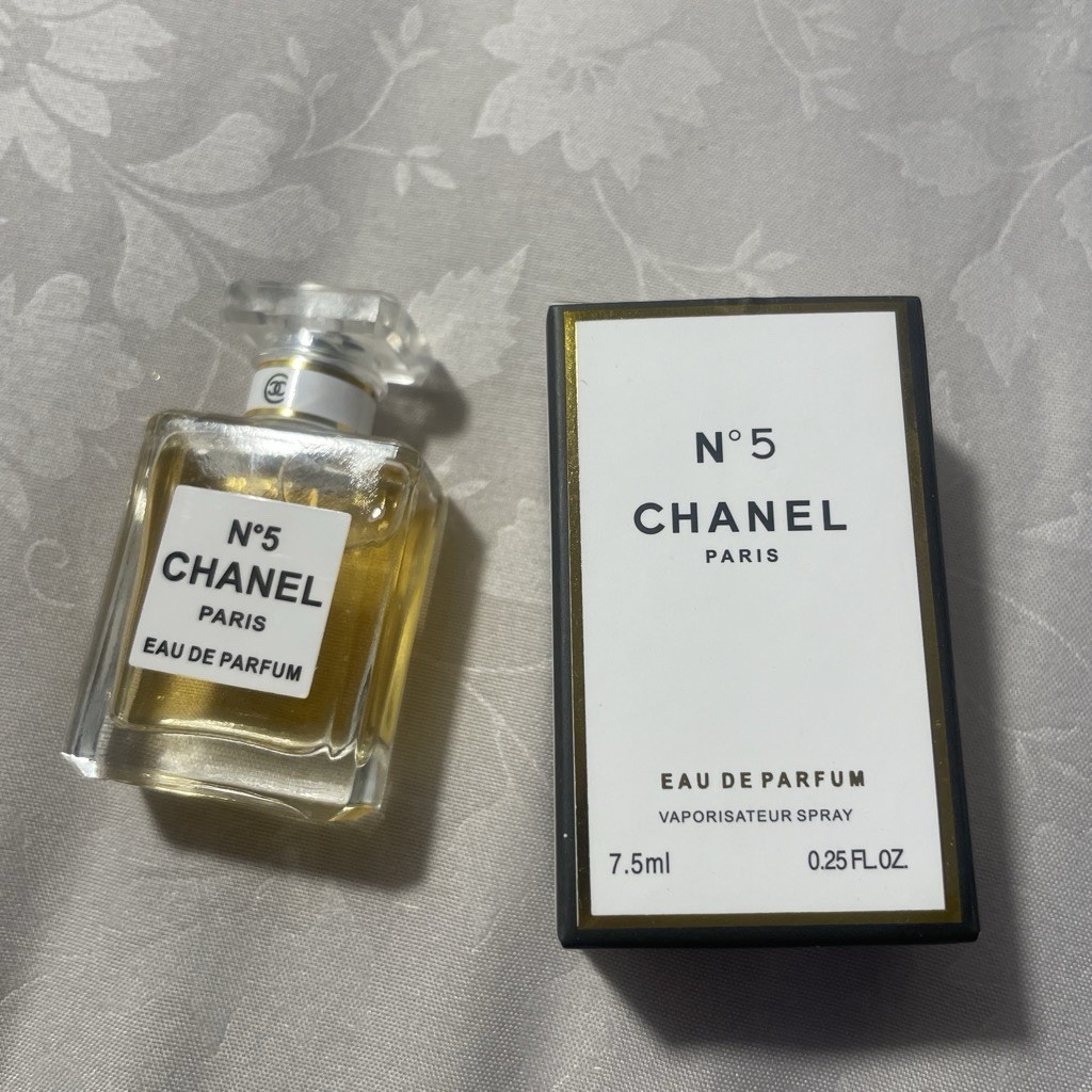 CHANEL No. 5 Eau de Parfum Vaporisateur Spray Mini 7.5 mL (0.25 fl oz) with Box
