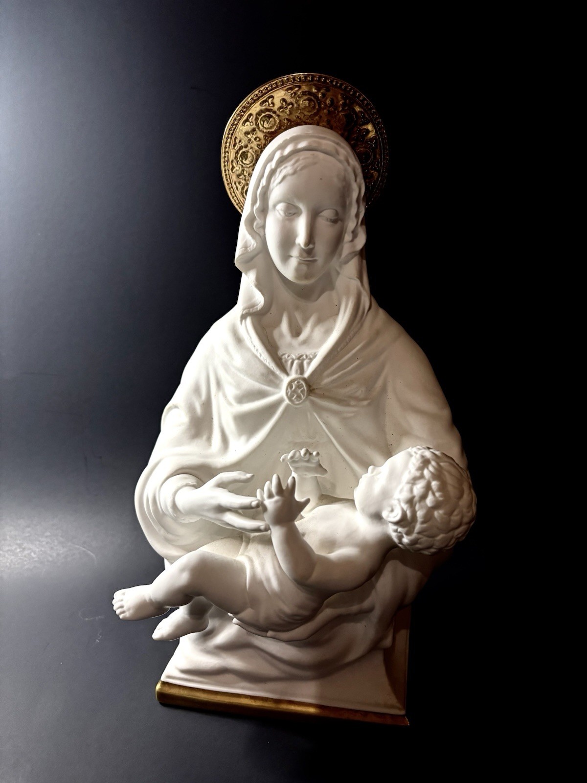 Boehm Porcelain Bisque Madonna With Child Made in England Signed #40361