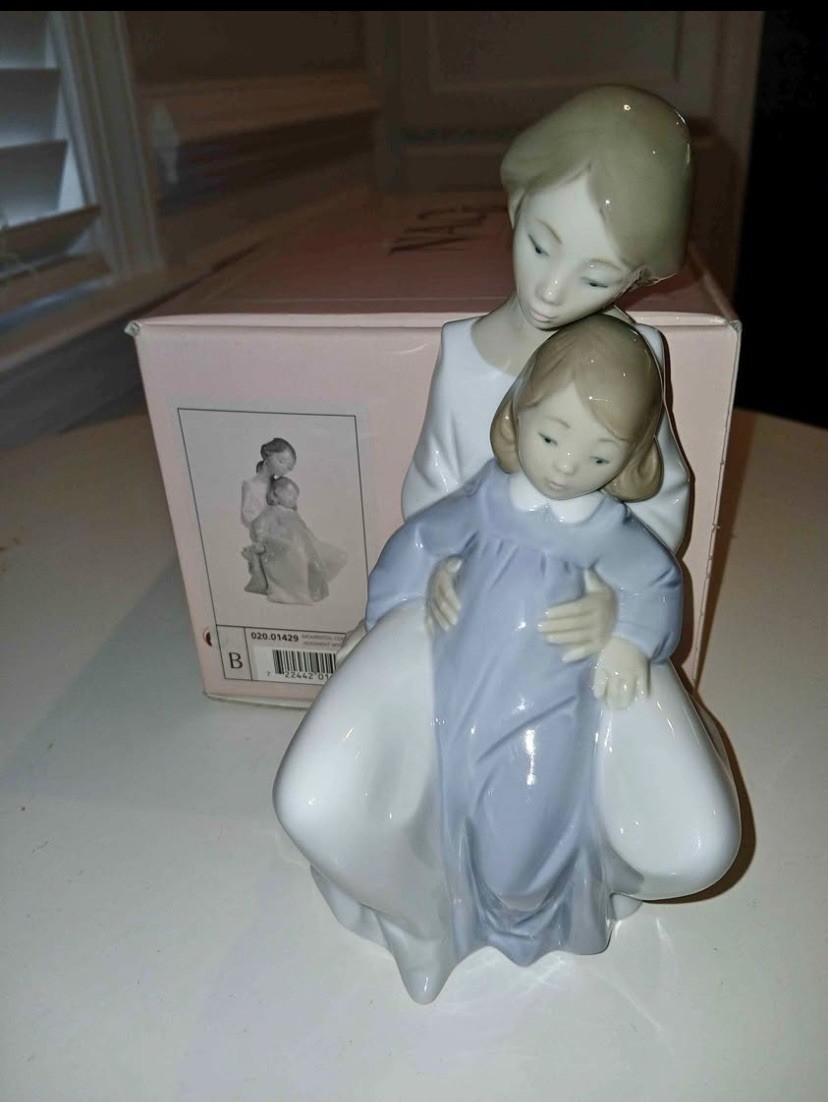Lladro NAO A Moment with Mommy 1429 Porcelain Figurine in Original Box Lladro NAO A Moment with Mommy 1429 Porcelain Figurine in Original Box