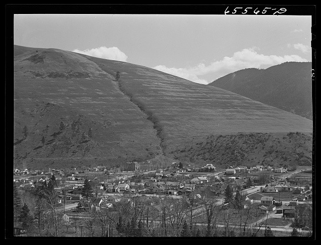 Photo:Missoula Montana 1942 Mountain Townscape