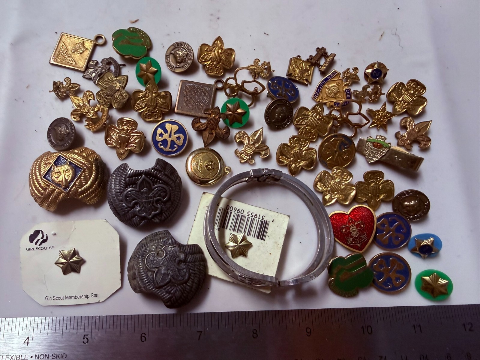 Collection Lot Great Variety Vintage and Modern Boy Girl Scout Jewelry - H14
