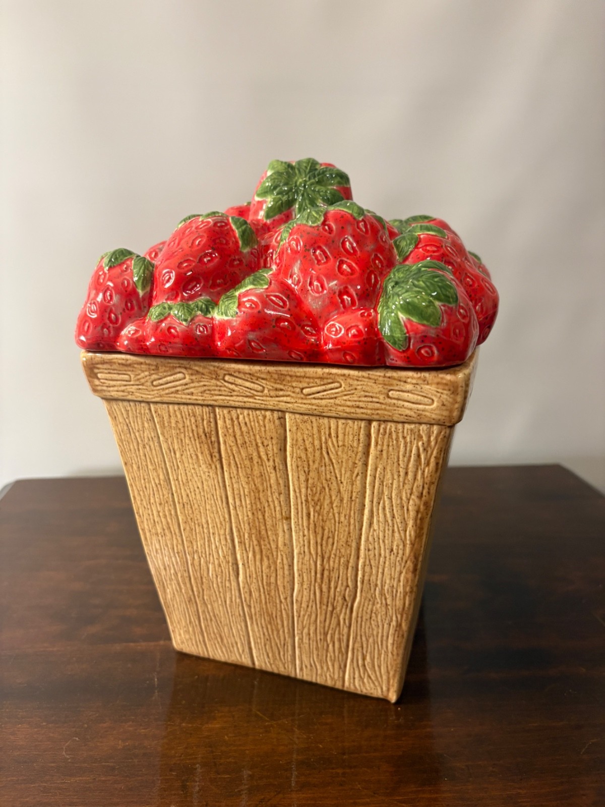 Vintage Metlox Calif Ceramic Pottery Strawberry Basket Decor Lidded Canister 10\ Vintage Metlox Calif Ceramic Pottery Strawberry Basket Decor Lidded Canister 10\