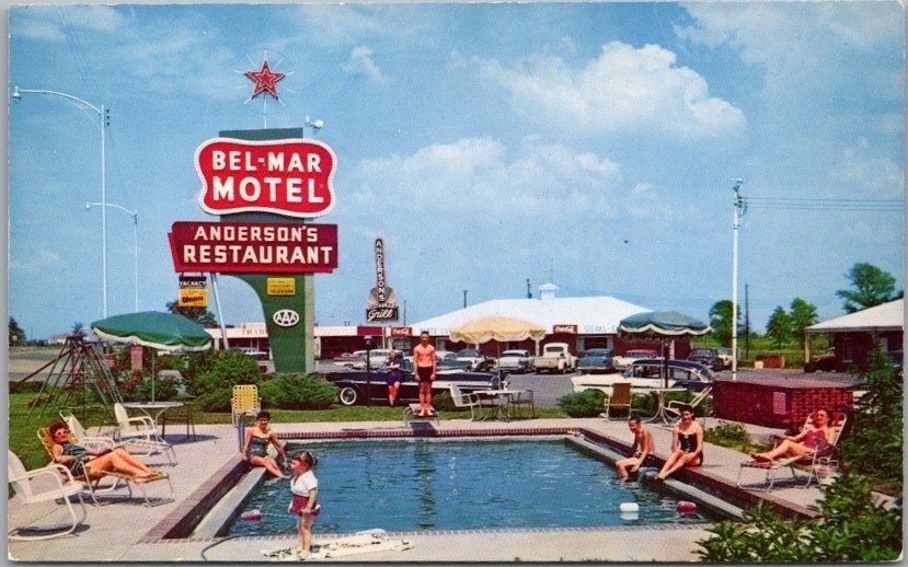Vintage BEEBE, Arkansas Postcard BEL-MAR MOTEL Pool Scene - c1950s Cars - Unused