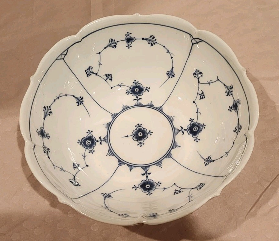 Antique Royal Copenhagen Blue Fluted Plain Salad Serving Bowl 9” 1889-1922 1st Q Antique Royal Copenhagen Blue Fluted Plain Salad Serving Bowl 9” 1889-1922 1st Q