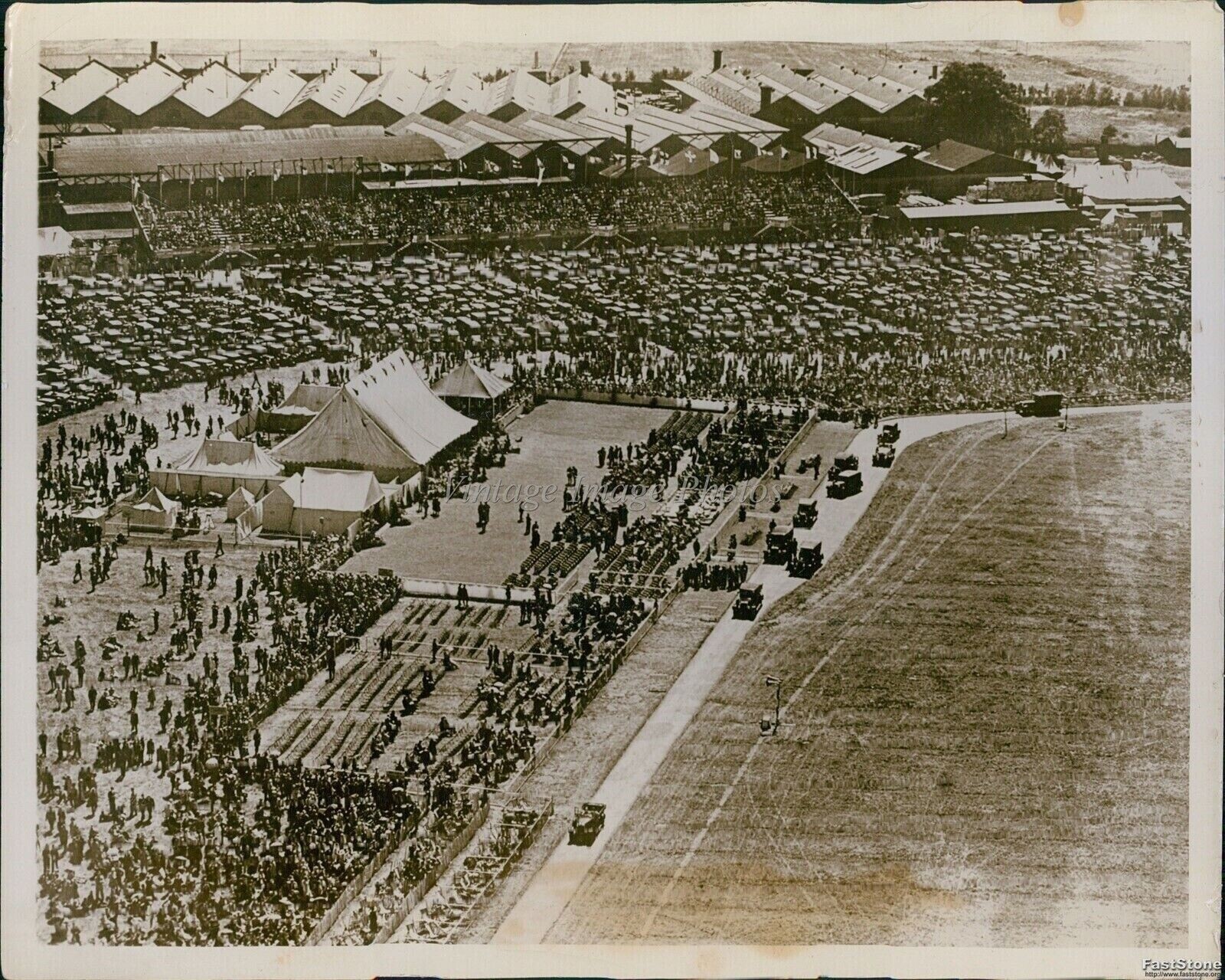 Thousands Crowd Into Hendon To Watch R A F Pageant Event News Photo 8x10