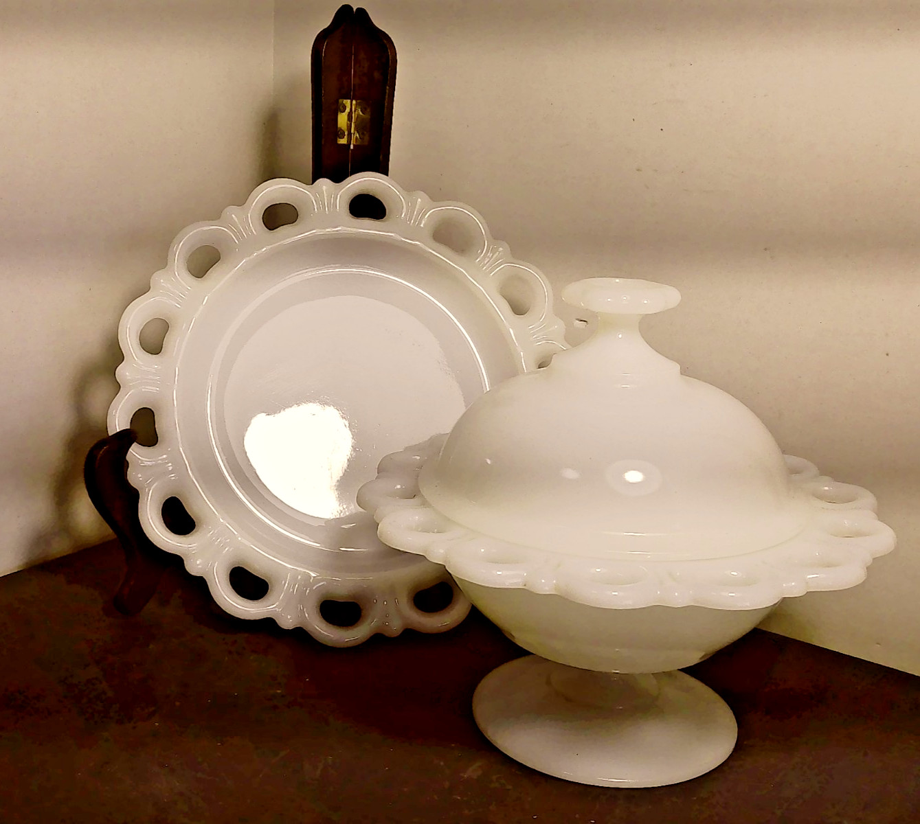 Milk Glass Anchor Hocking Lace Edge Milk Glass Footed Compote W Lid & Plate