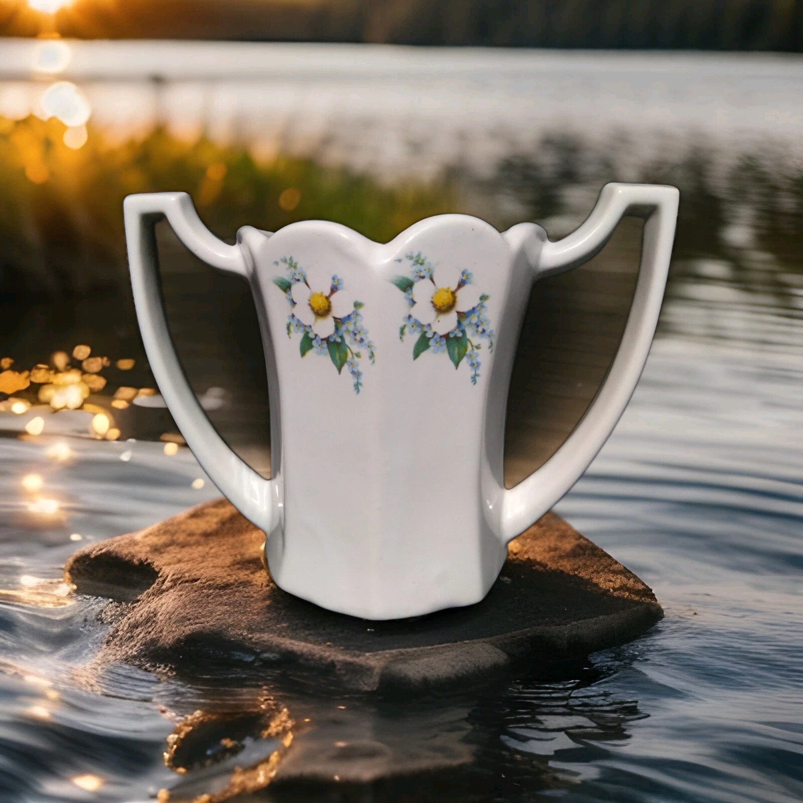 McCoy White Daisy Vase Double Handle Trophy Planter Scalloped Pottery USA 5.75