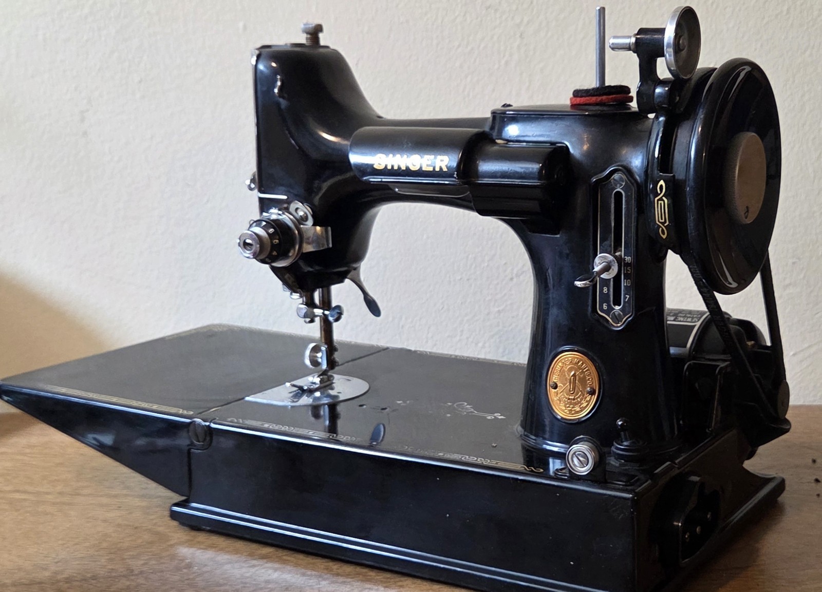 1946 Singer Featherweight 221-1 Sewing Machine Case -Tested Working    #AG607071