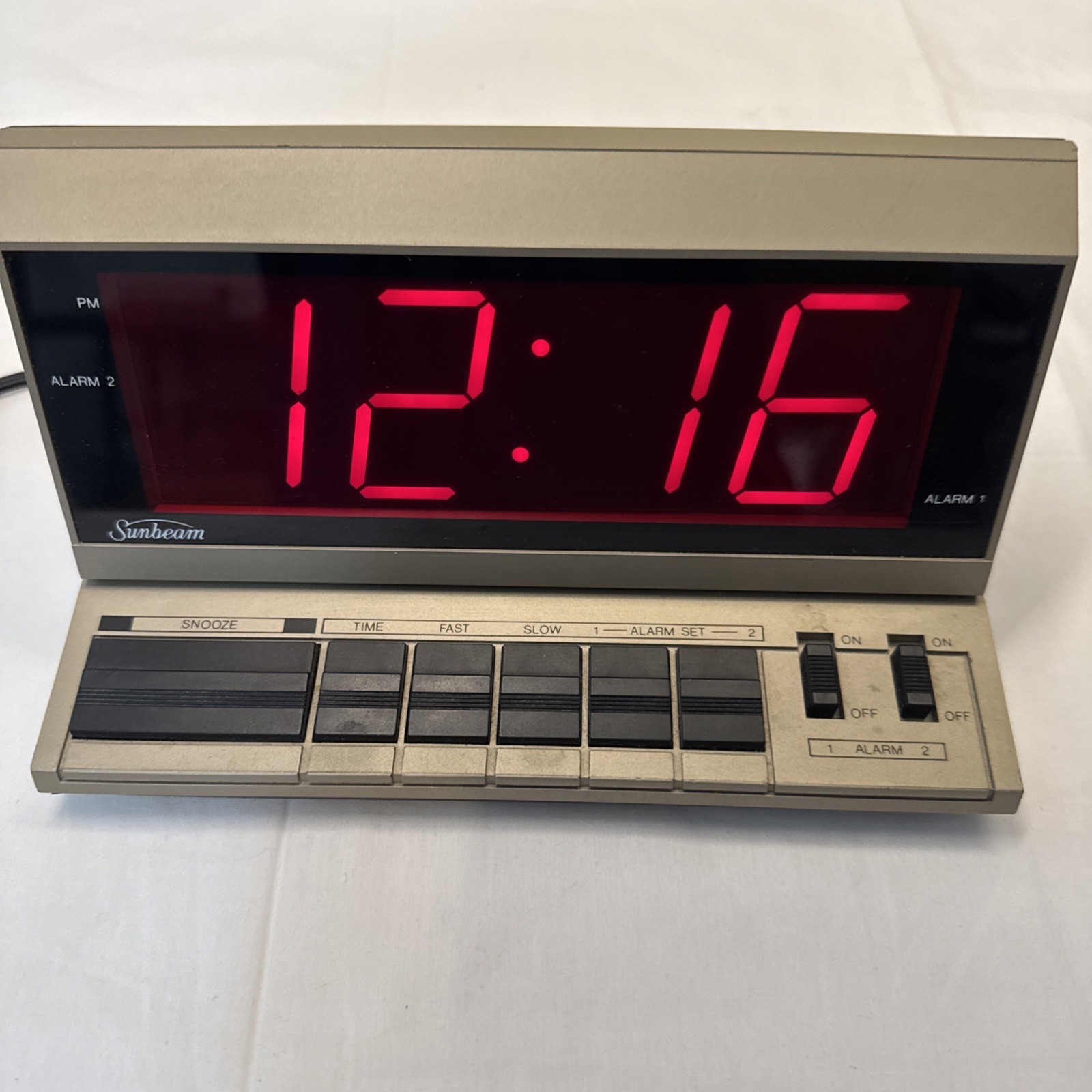 Sunbeam Electric Digital LED Dual Alarm Clock with Snooze #887-36 Model WE38