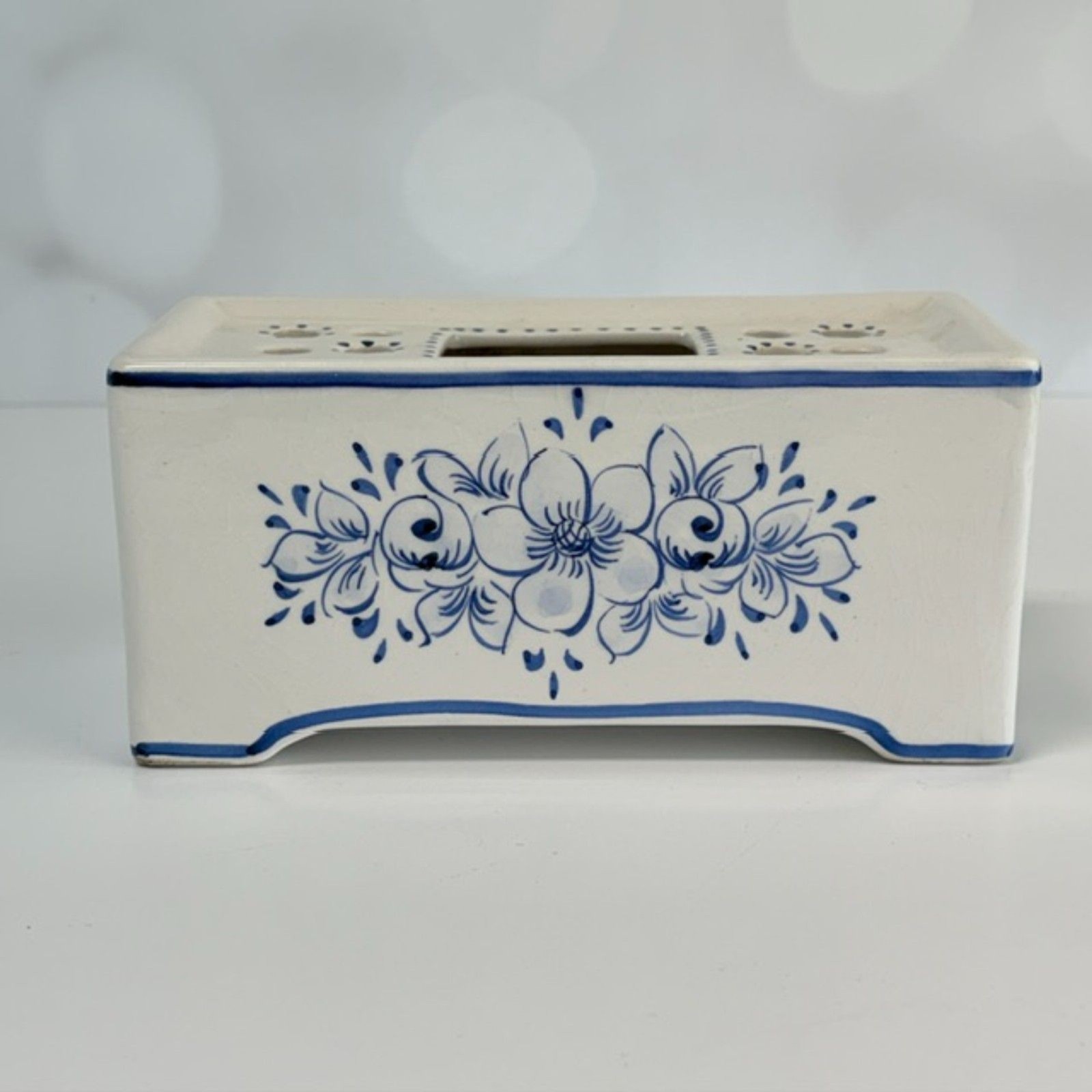 Vintage ELPA Alcobaca S.A. Leart Co Blue White Flower Brick Vase Portugal 558