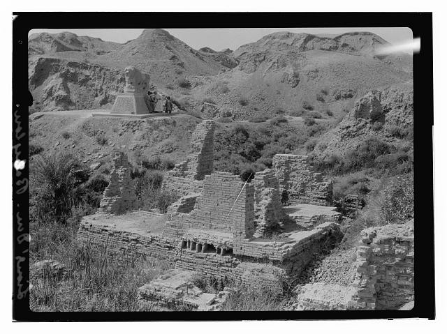 Photo:Babylon Iraq 1932 Lion's Den Extinct City Ruins