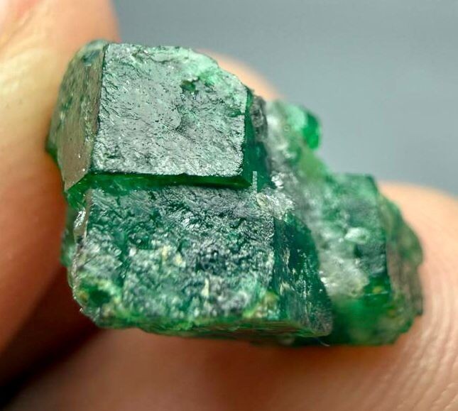 9 ct Very Beautiful Emerald lustrous Bunch Crystal from swat Pakistan 2 gifts