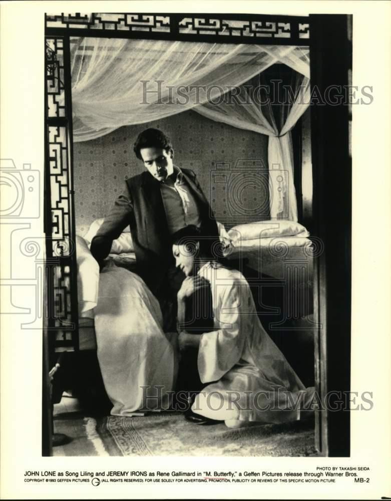 1993 Press Photo John Lone & Jeremy Irons Starring In 