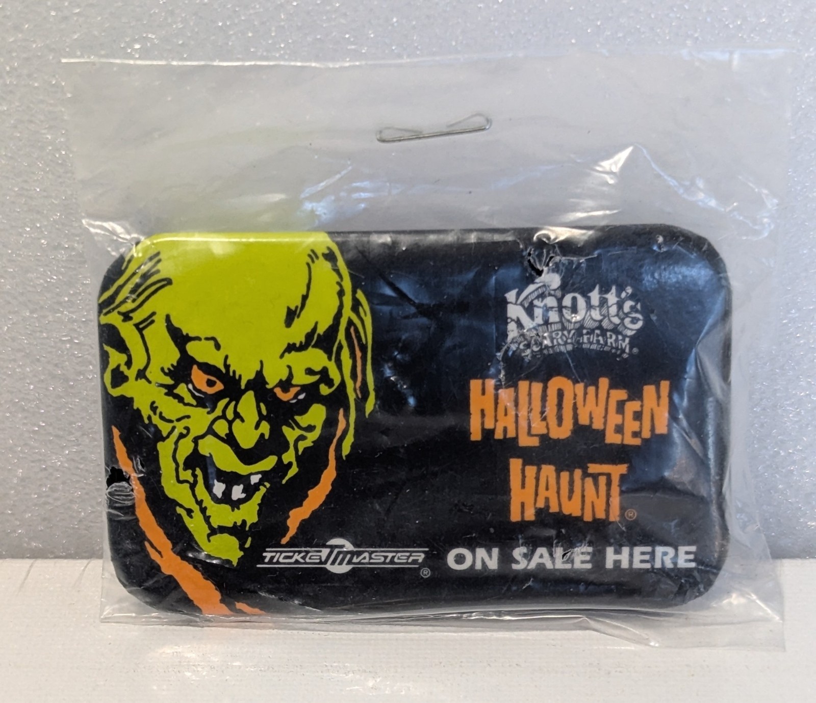 Knott\'s Scary Farm Halloween Haunt Ticketmaster Button Pin Badge NIB