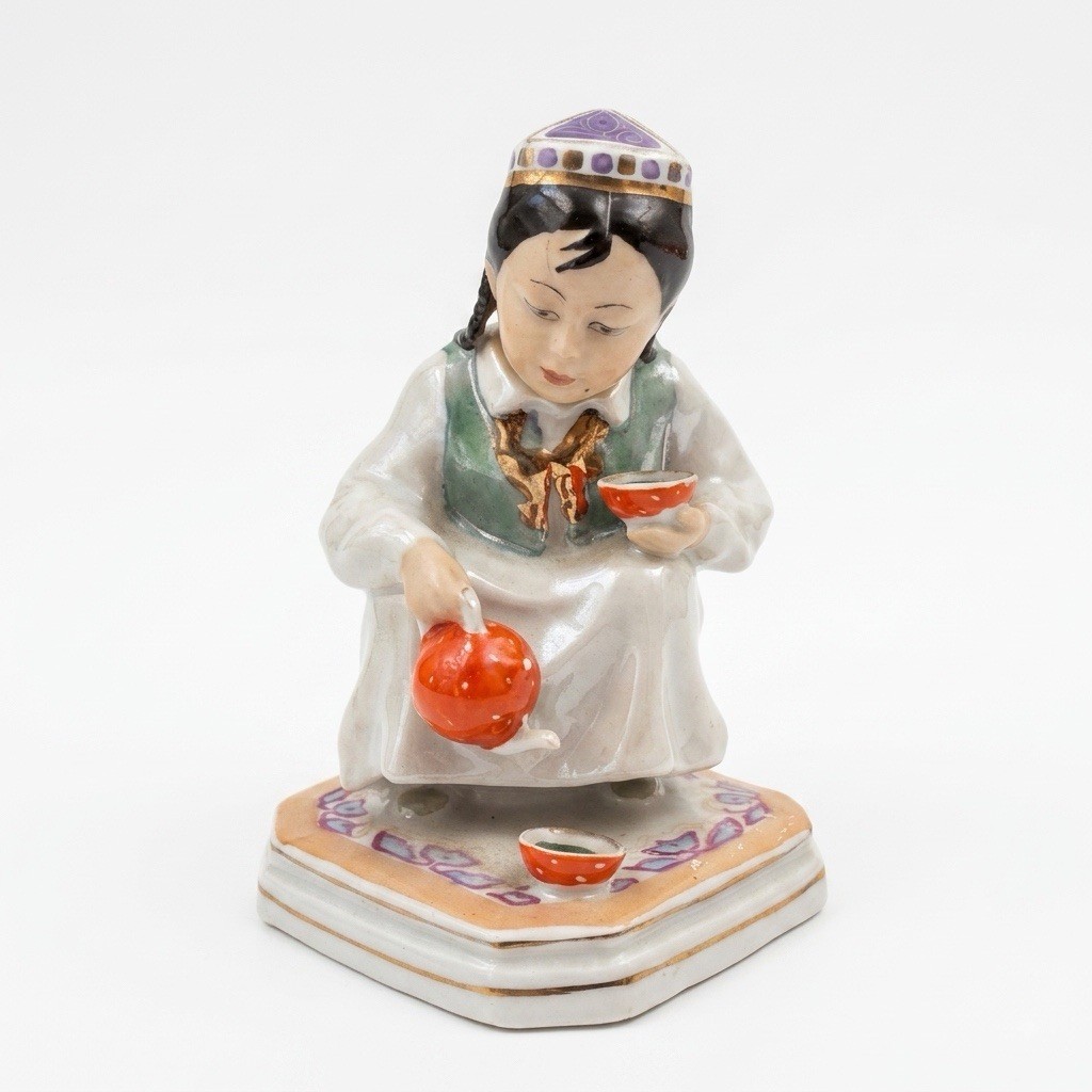 VTG Dulevo Soviet Porcelain Uzbek Girl w/ Tea Figurine 1958 USSR (see condition)