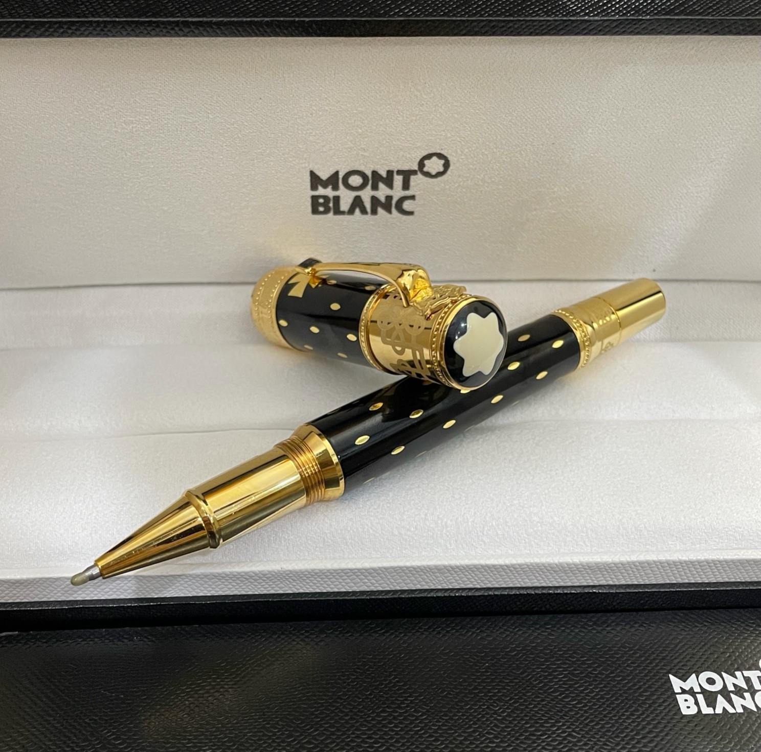 Montblanc Queen Elizabeth Rollerball Pen Gold Trim Black Resin Box