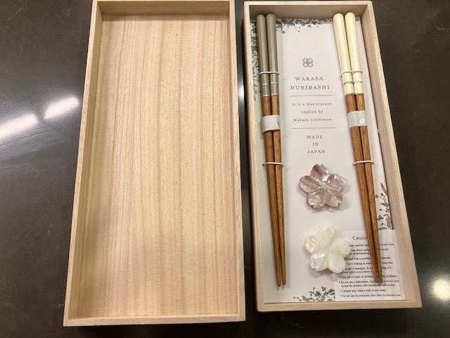 NEW Wakasa Nuribashi  Lacquer Chopsticks Gift Set Wood Box W/ MOP Flower Holders