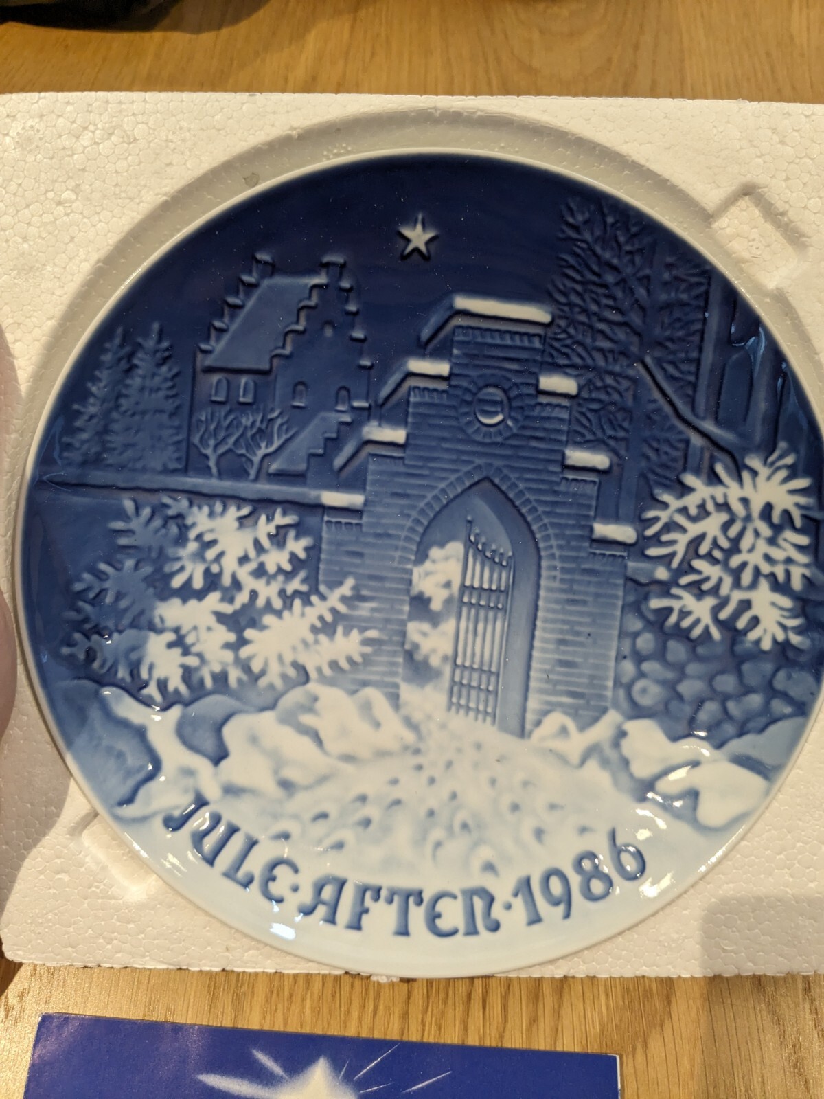BING & GRONDAHL Christmas Collectors Plate 1986 BING & GRONDAHL Christmas Collectors Plate 1986