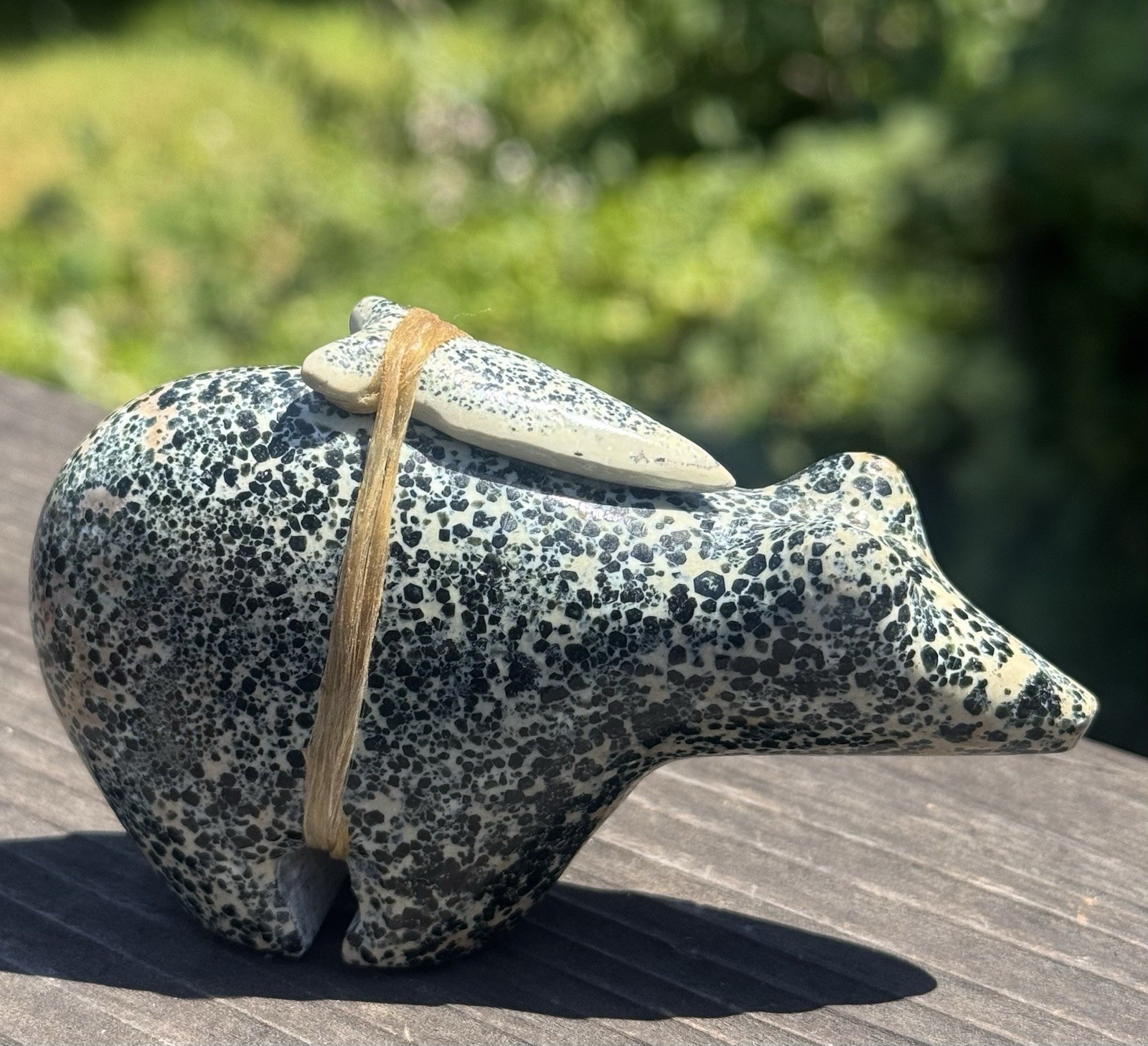 Vtg TOM HAYES Signed ZUNI Augite Stone Bear Fetish W/Arrowhead L 4” H 2.25”