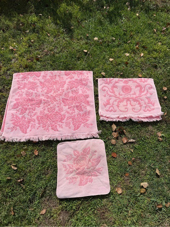 Vintage Pink Sculpted Rose Fringed 3-Piece Cotton Bath Towel Set Two Tone MCM