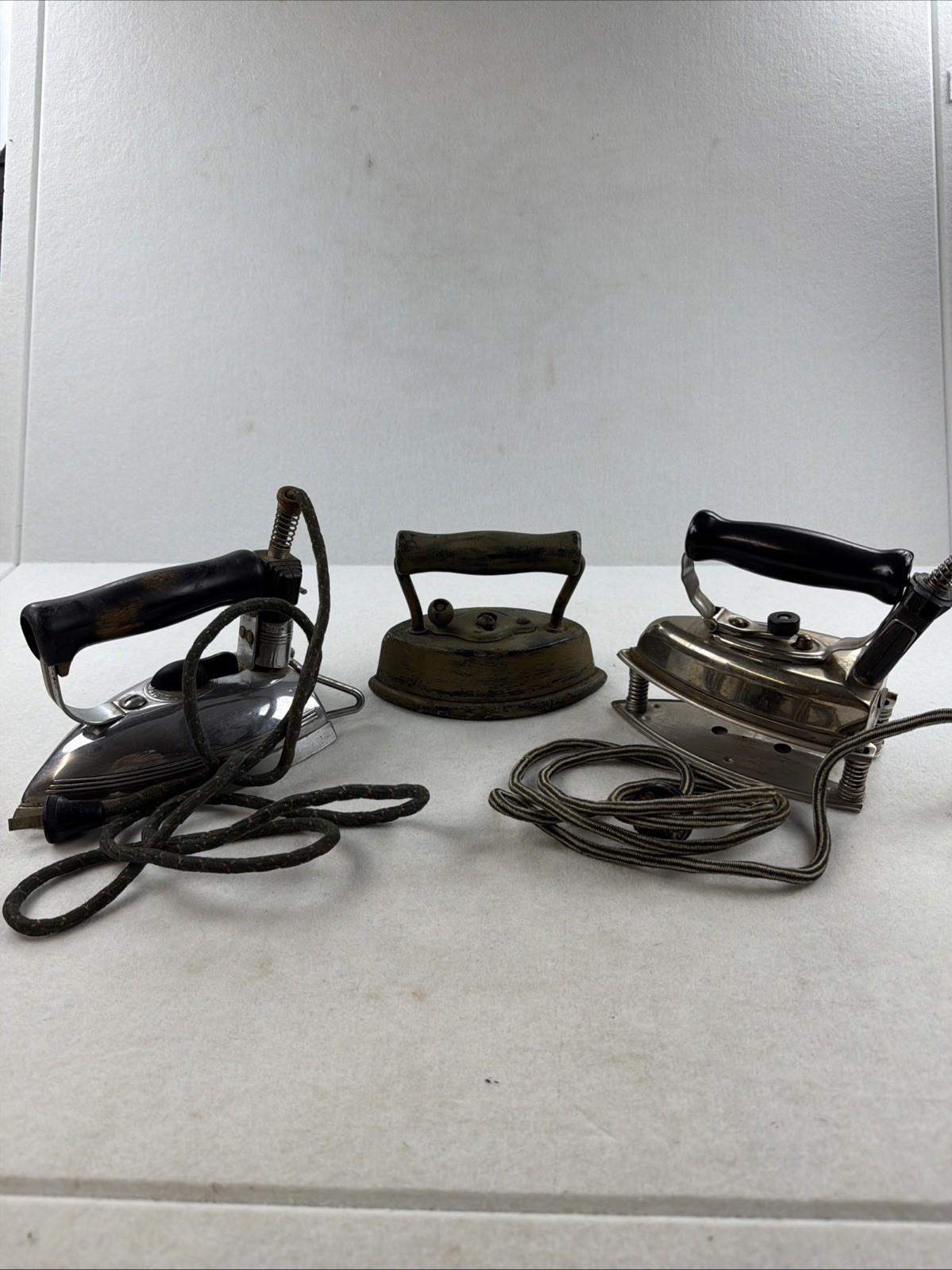 Lot Of 3 Vintage Clothes Irons For Decor-Singer, Universal, Not Working Lot Of 3 Vintage Clothes Irons For Decor-Singer, Universal, Not Working