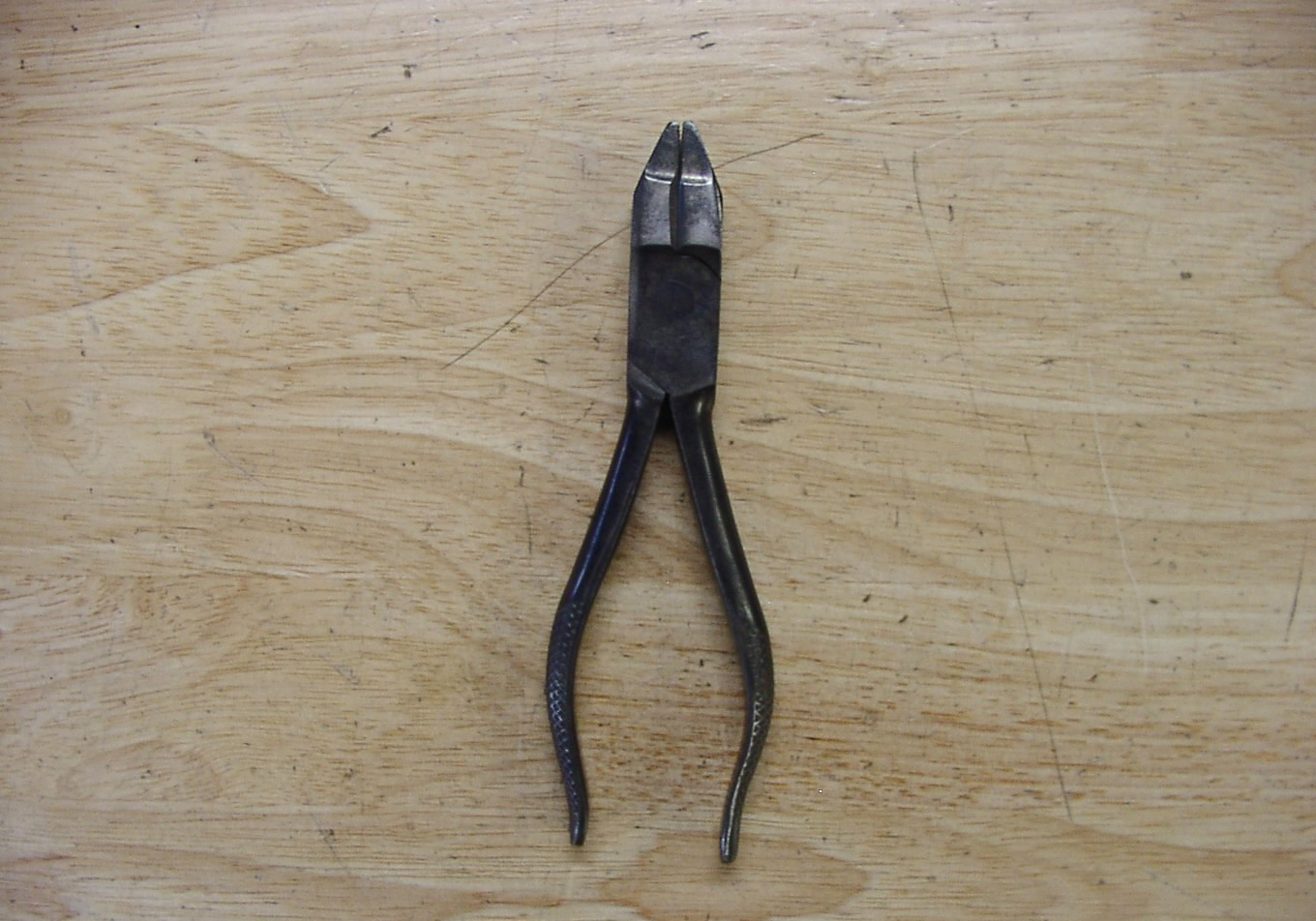 Vntg Unbranded Linesman Side Cutting  Pliers,6-1/4\