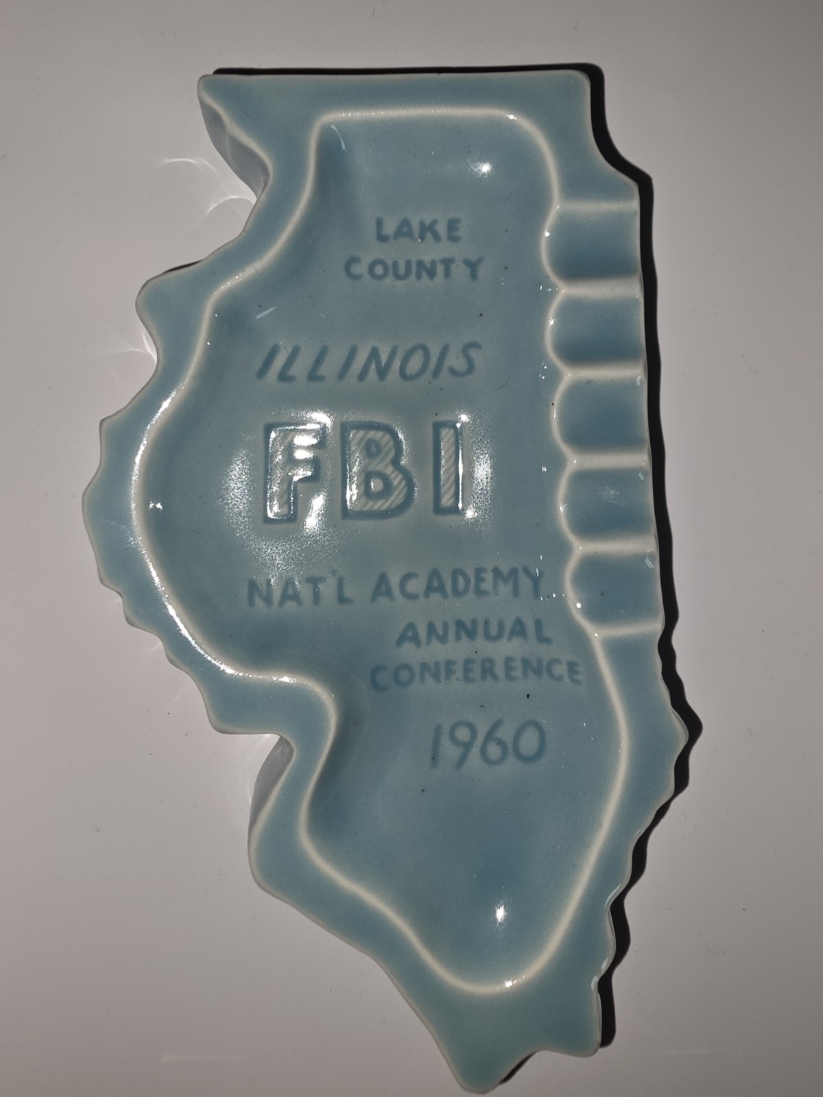 VINTAGE ORIGINAL FBI ASHTRAY MADE FOR THE LAKE COUNTY ILLINOIS NATIONAL ACADEMY VINTAGE ORIGINAL FBI ASHTRAY MADE FOR THE LAKE COUNTY ILLINOIS NATIONAL ACADEMY