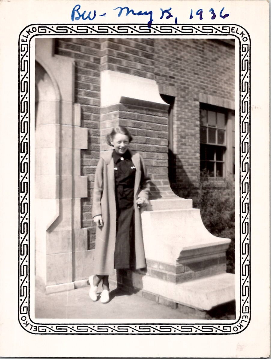 Beautiful College Girl Nice Feet Fashionista Americana 1930s Vintage Photo