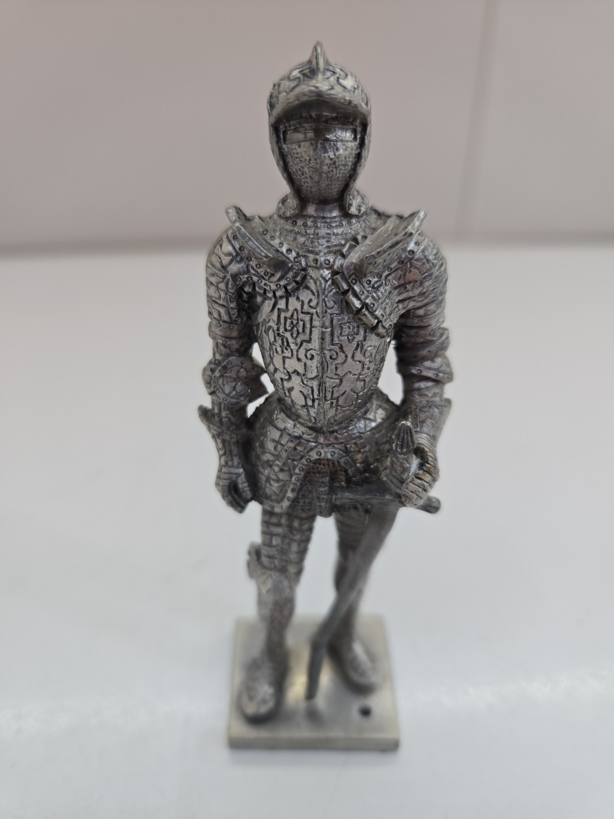 2004 VERONESE Medieval Knight Statue Crusader Chainmail Sword Signed Metal 4\