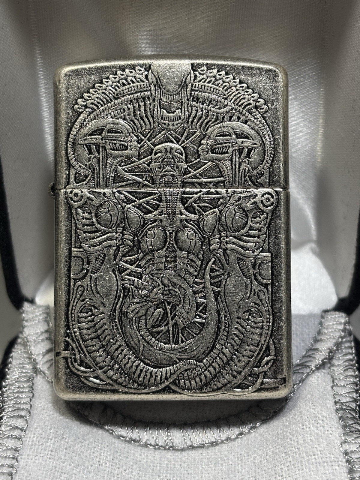 RARE Armor Antique Silver Zippo Japanese H.R Giger Museum Alien Zippo Lighter RARE Armor Antique Silver Zippo Japanese H.R Giger Museum Alien Zippo Lighter