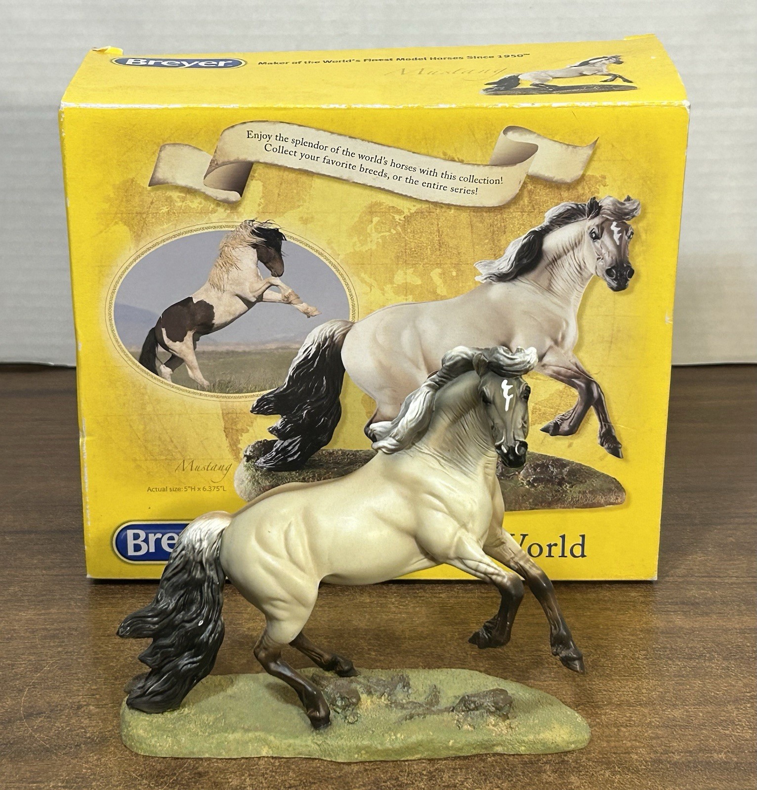 Breyer Breeds of the World Mustang Resin Horse Figurine w/ Box