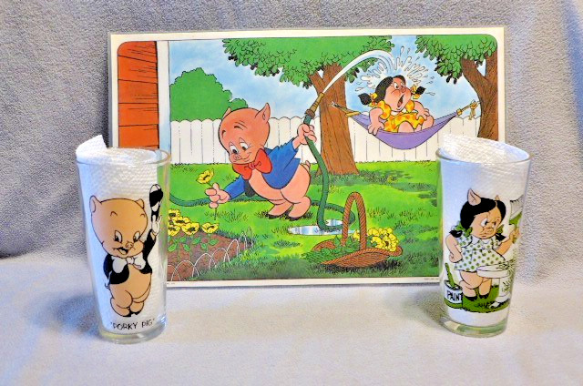 1976 Pepsi Looney Toons Placemat Porky Pig & Petunia With 1973-1976 Glasses