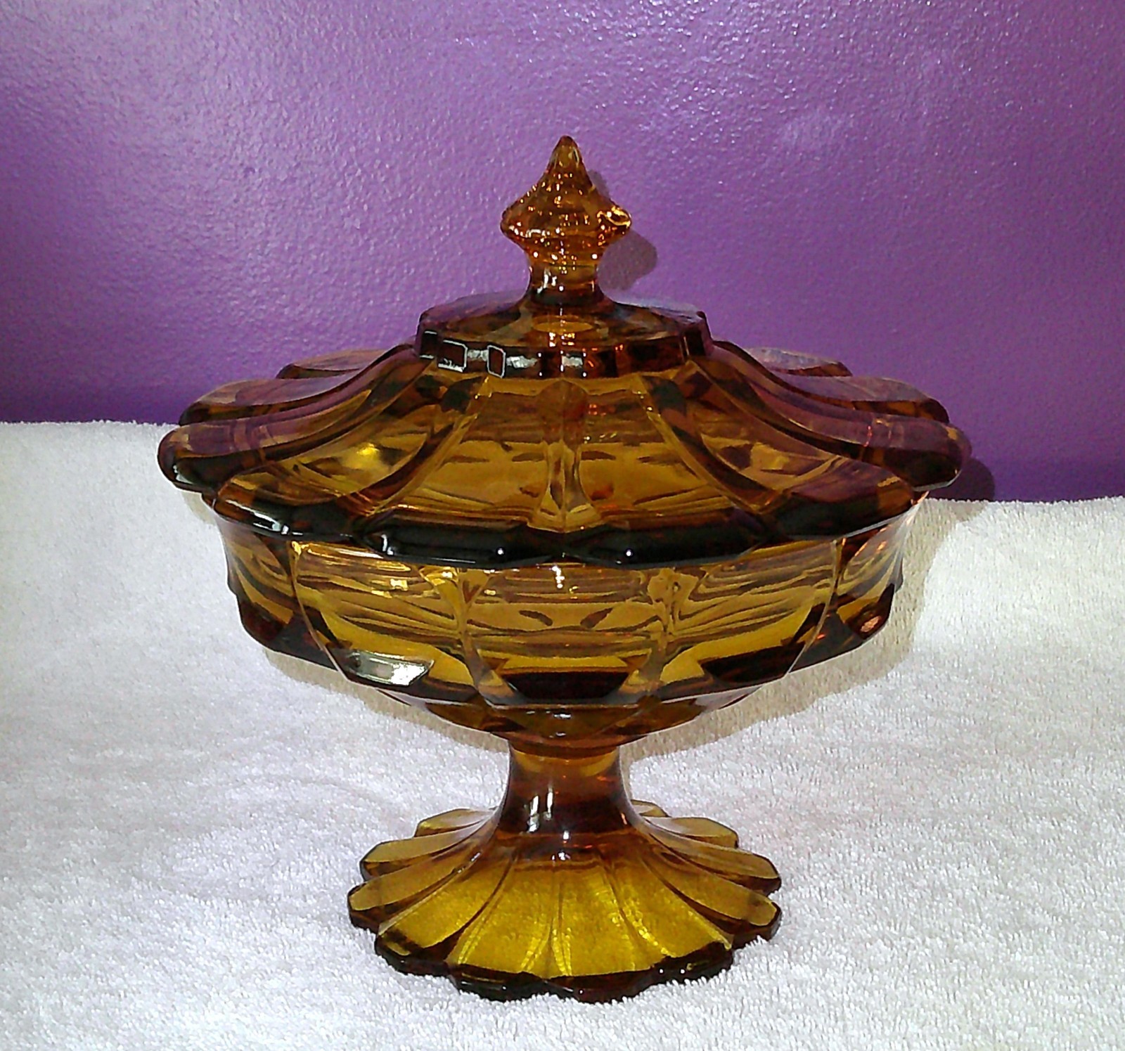 VINTAGE FENTON GLASS COLONIAL AMBER VALENCIA CANDY BOX with LID 1969 - 1971